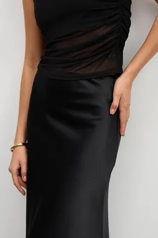 Юбка макси из атласа черного цвета