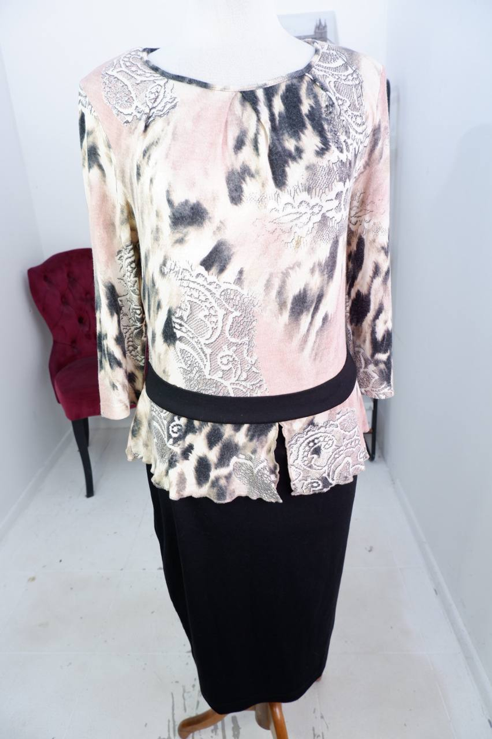 Платье Eiva Stils комбинированное, визуально на 48 размер