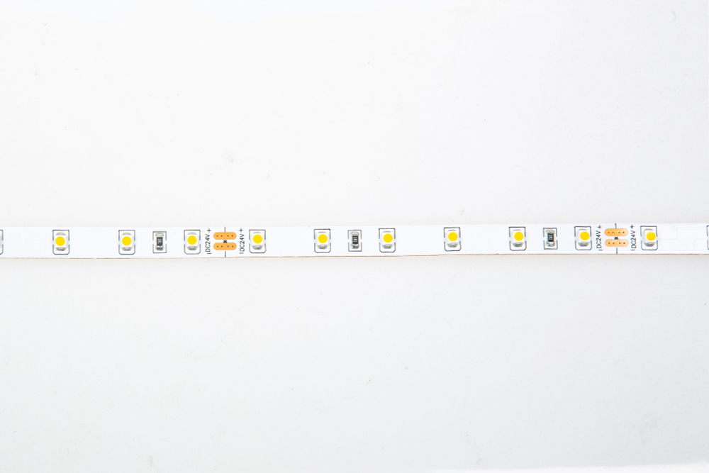 Лента светодиодная SMD тёпло-белая DC24V 4, 8W/m 3000K 300Lm/m 60д/м CRI>95 IP20,  упаковка 5 метров,  ширина 8мм,  высота 2мм,  самоклейкая