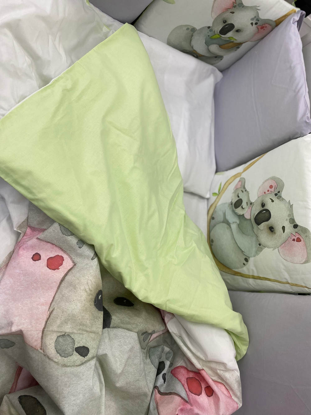 Комплект в кроватку 6-ти предметный (подушечки 17 предметов), "Мир игрушек" КОАЛЫ поплин