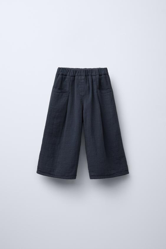 ZARA БРЮКИ С ЗАЩИПАМИ И ЗАНИЖЕННЫМ ШАГОВЫМ ШВОМ, ЛИНЯЛЫЙ СИНИЙ