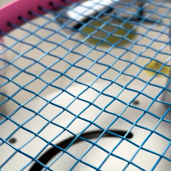 В ТЕННИС FIRST вы можете перетянуть ракетки по теннису, сквошу, бадминтону.