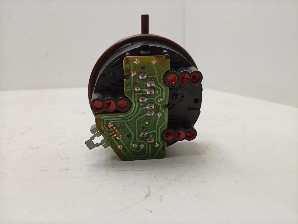 WD54330/02 кт36 Прессостат (датчик уровня воды) для стиральной машины Siemens 3065222 б/у