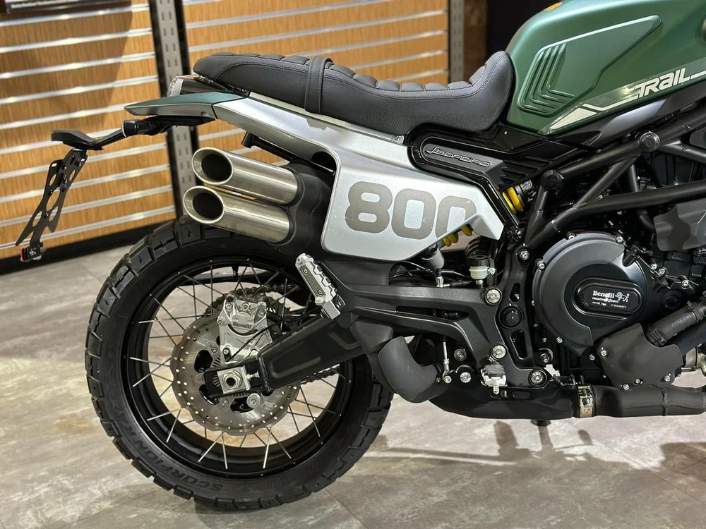 Benelli Leoncino 800 Trail (Green)