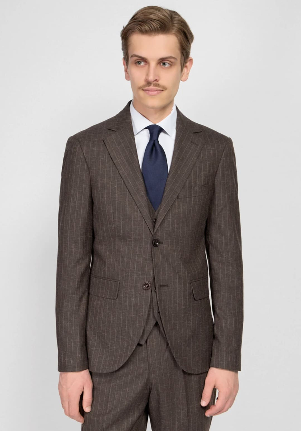 Мужской костюм в полоску (коричневый) А41