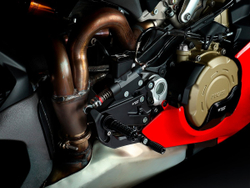 D001R_PV BONAMICI RACING PISTA PLUS ADJ. REARSETS W/ MASTER (P V4 2025)