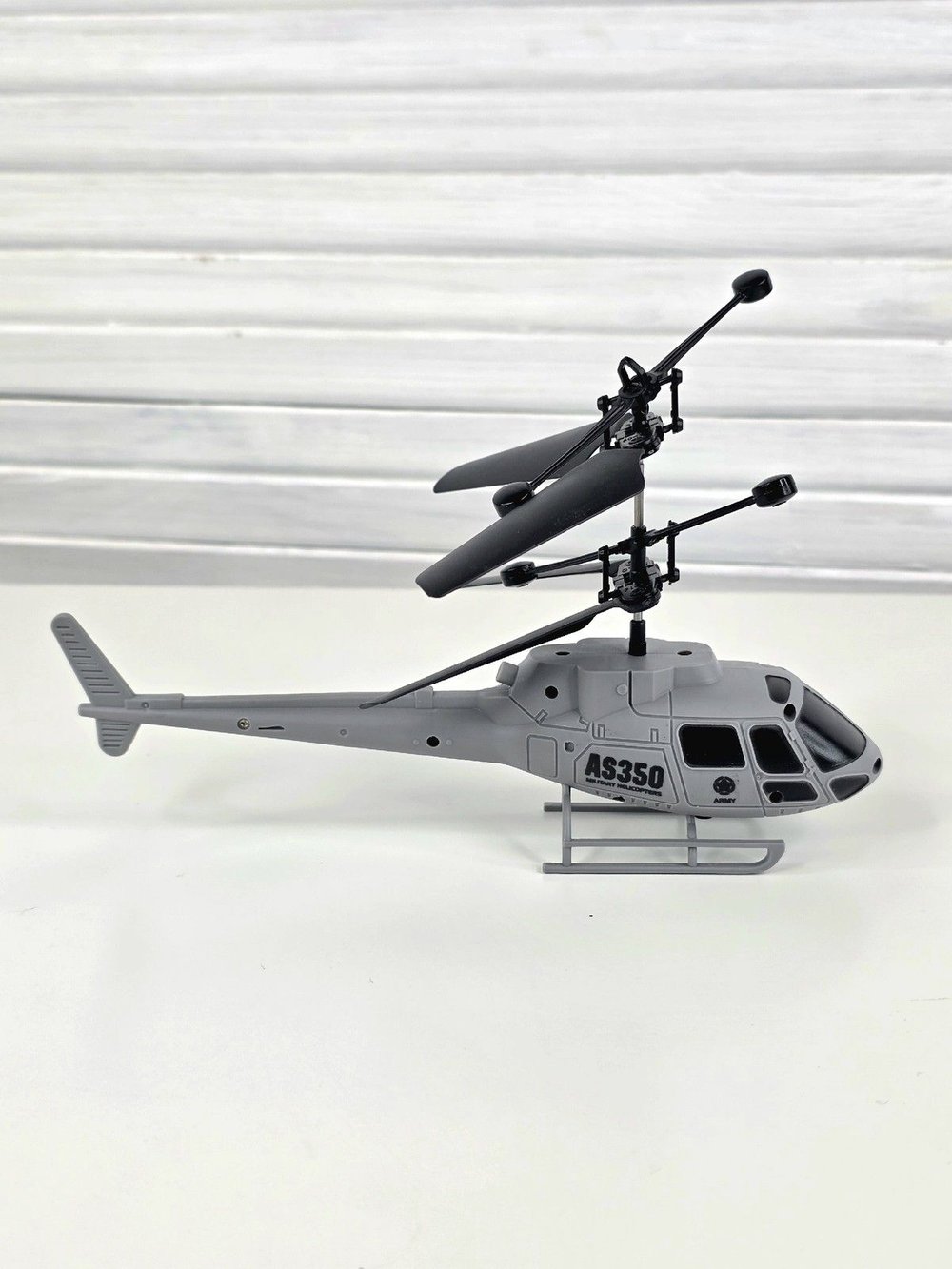 Игрушка Вертолет радиоуправляемый со световым эффектом (201709589)