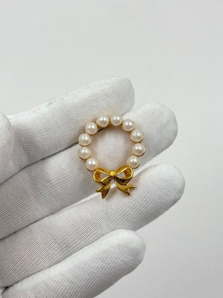 Брошь пин Венок с бантиком