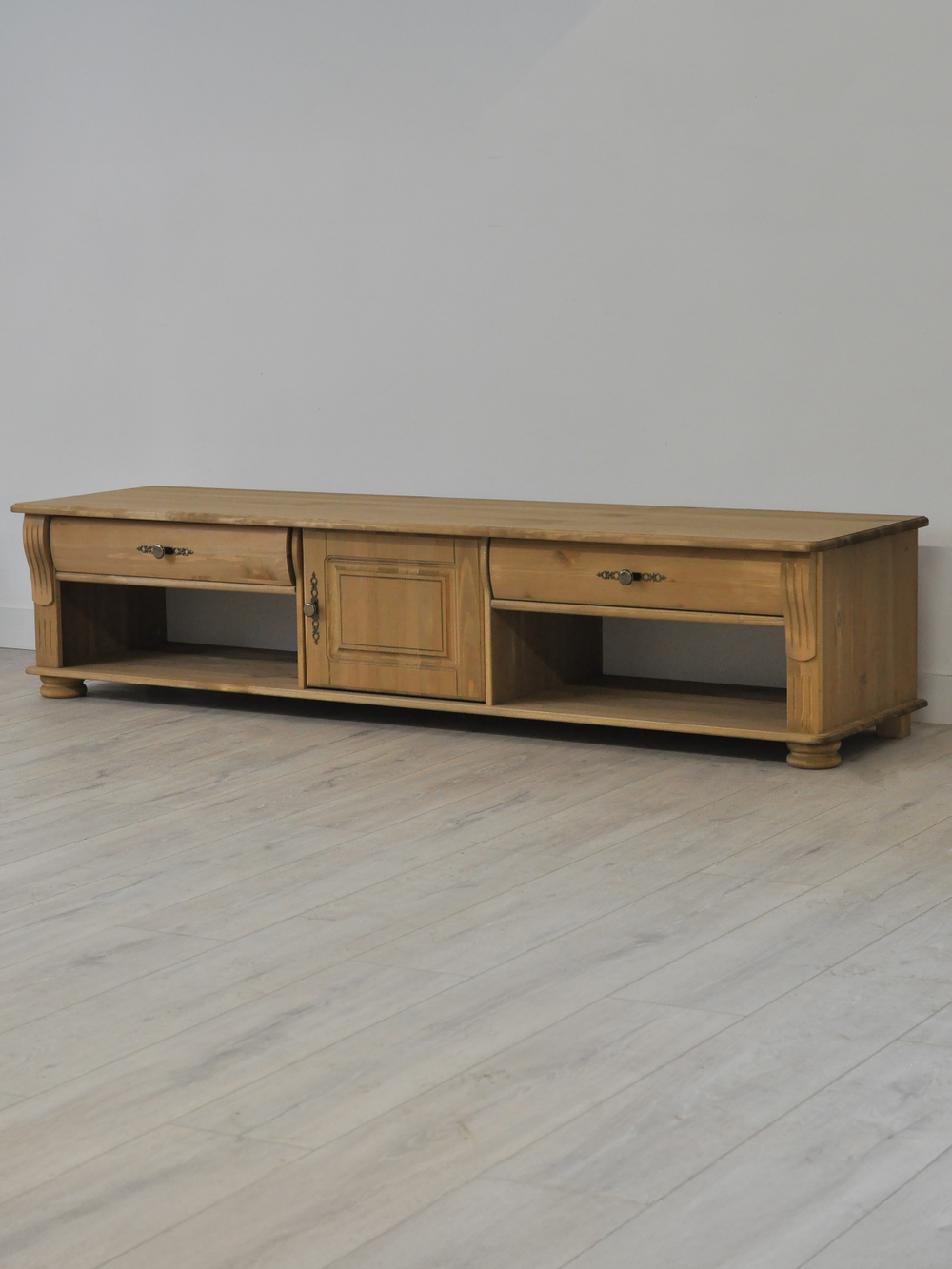 Тумба под телевизор Сюзанна, 180 см, с ящиками и полками, бейц