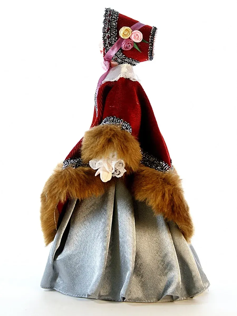 Кукла коллекционная Дама в бархатном салопе 19 века