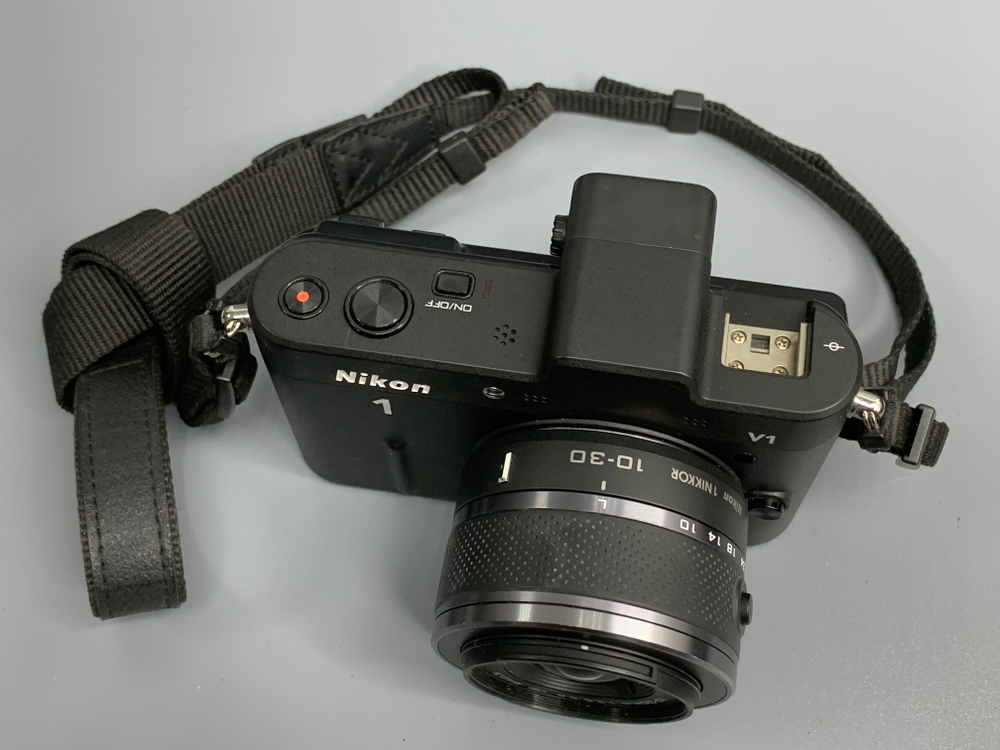 Nikon 1 V1 Kit 10-30mm VR Закрыта диафрагма