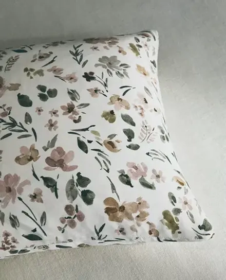 ZARA HOME НАВОЛОЧКА С ФЛОРИСТИЧЕСКИМ ПРИНТОМ ИЗ САТИНОВОЙ ТКАНИ), ЭКРЮ