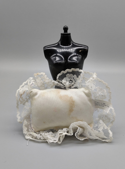 Аксессуар для куклы Барби винтаж подушка 0665