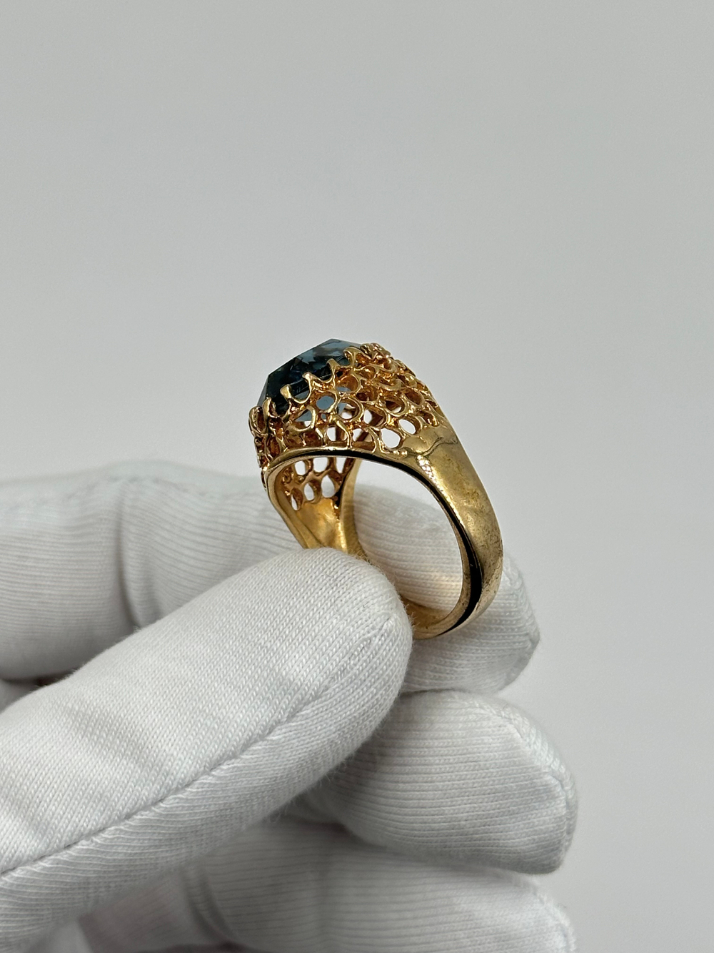 Кольцо с синим кристаллом