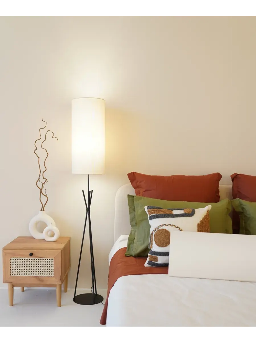 Торшер напольный с абажуром в гостиную современный