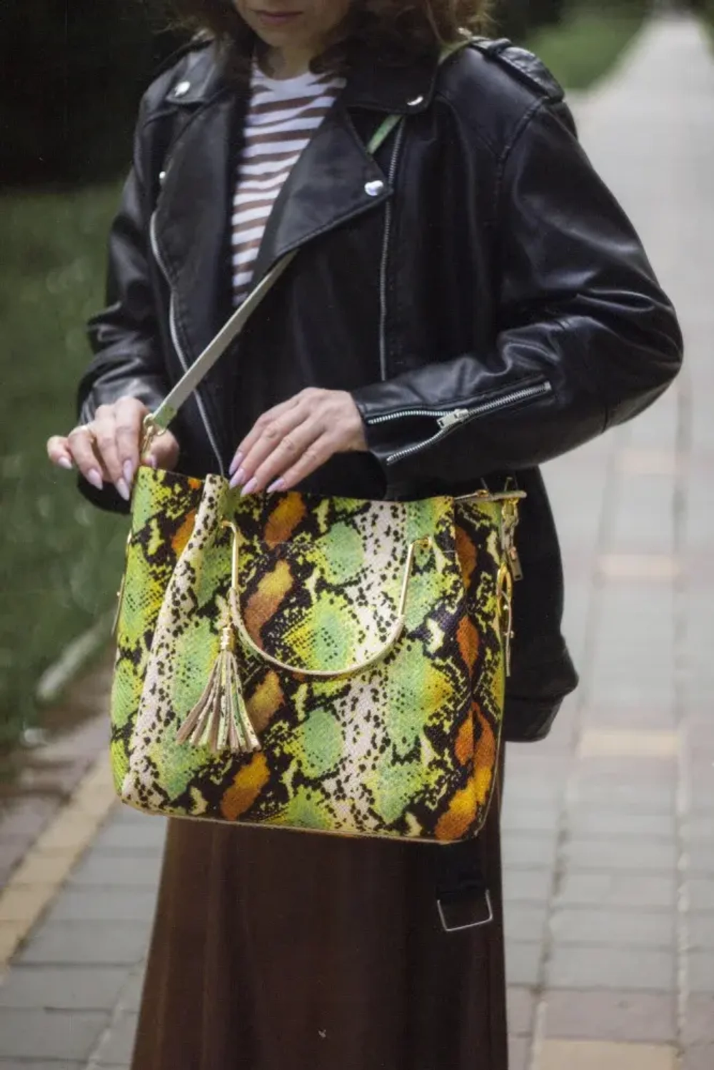 Женская желто-салатовая сумка из натуральной кожи с тиснением питон