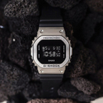 Часы Casio GM-5600-1ER