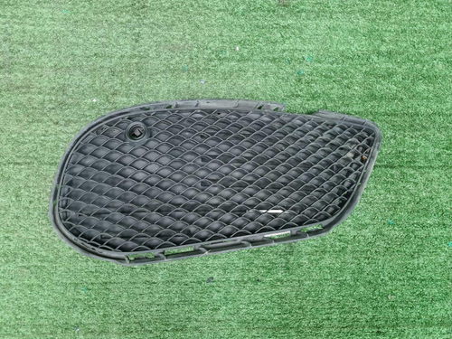 Решетка бампера RH Mercedes C W205 (14-18) AMG