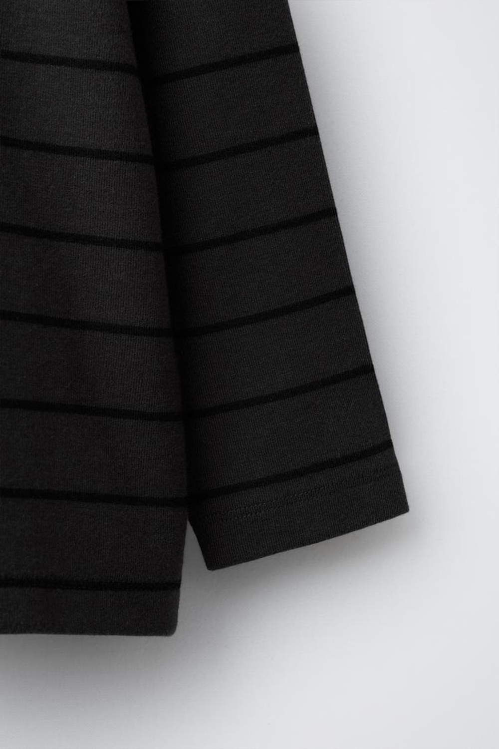 ZARA ЛОНГСЛИВ В ПОЛОСКУ С ВОРОТНИКОМ-СТОЙКОЙ, АНТРАЦИТОВО-СЕРЫЙ