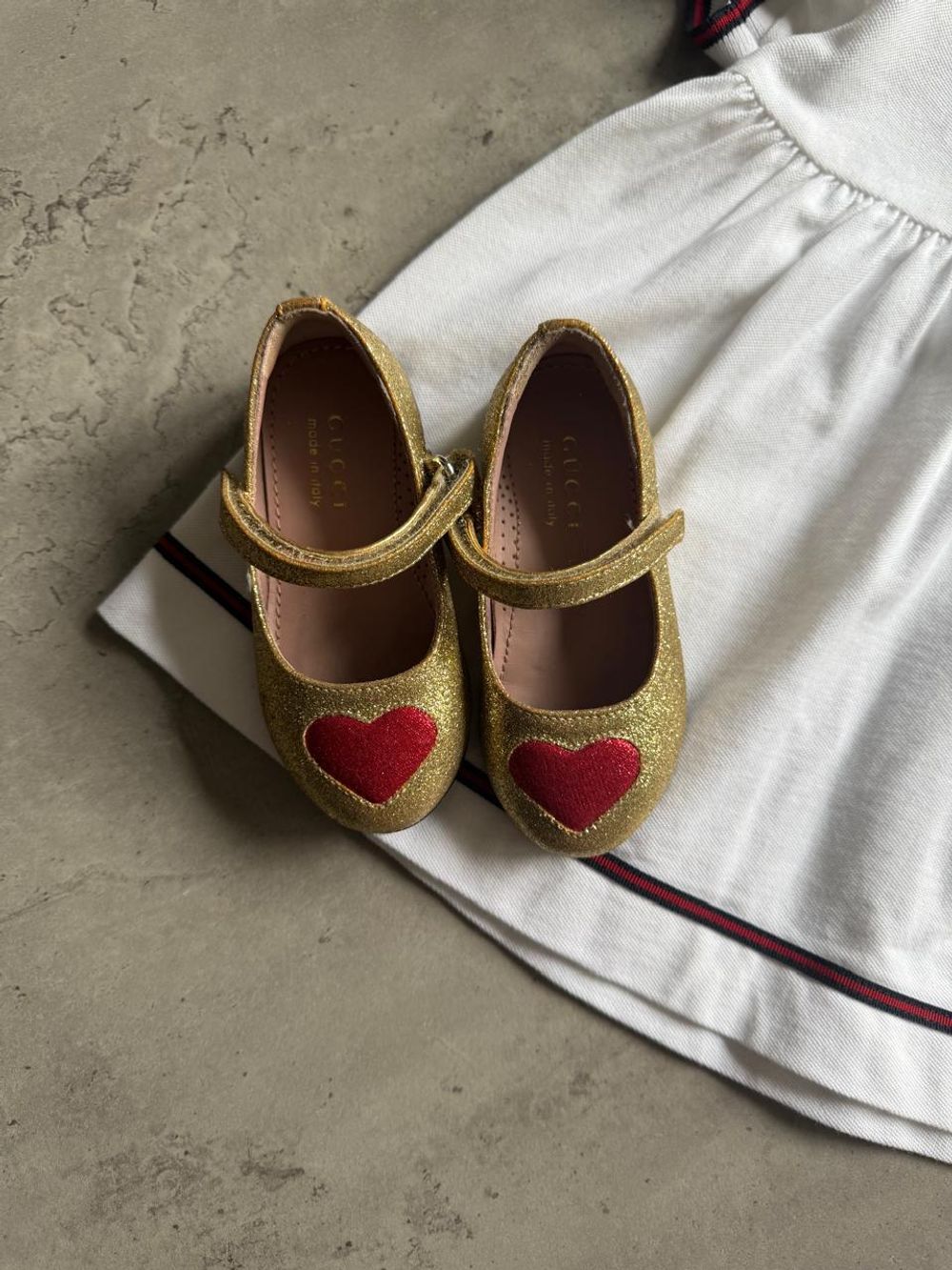 Хлопковое платье и туфли Gucci, 74