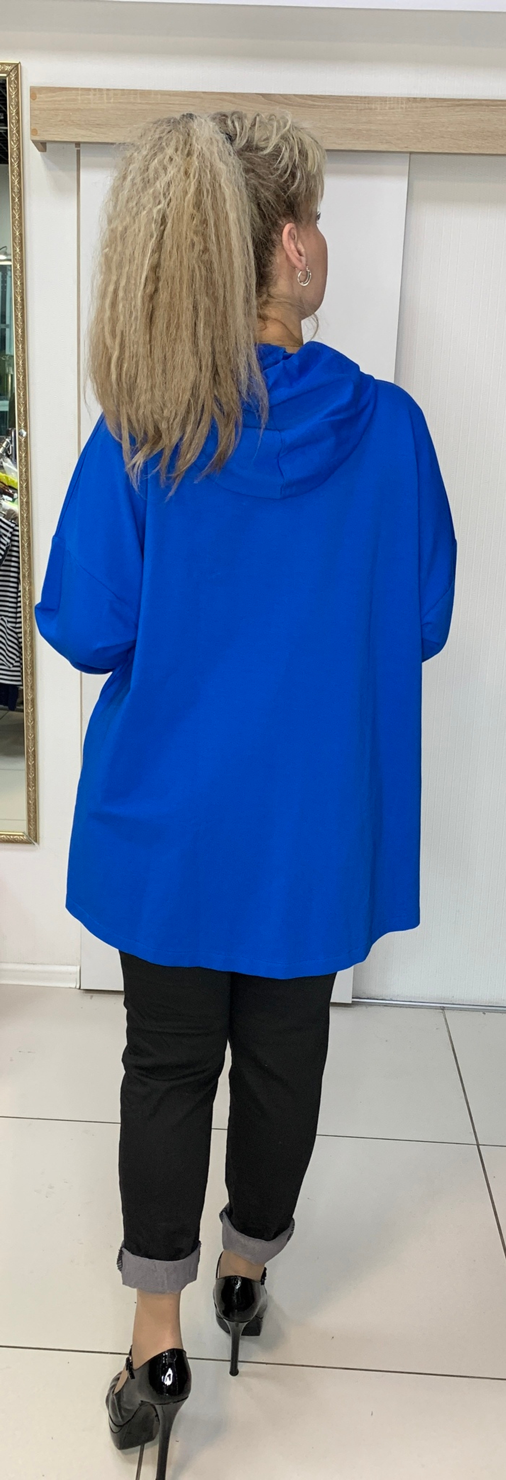 Жакет-ветровка на молнии с ярким принтом