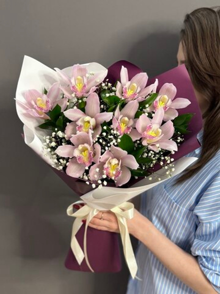 Букет из 9 розовых орхидей