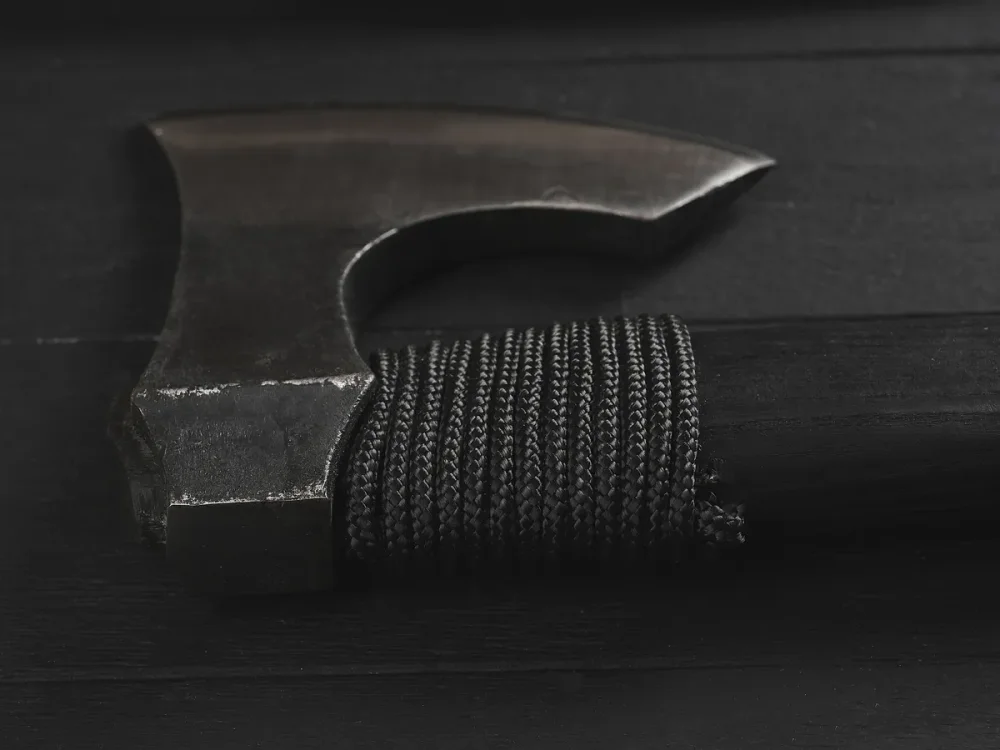 Кованый топор "Брату от брата", гравировка "Волк", рукоять черный мореный ясень