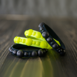 браслет с пластиком