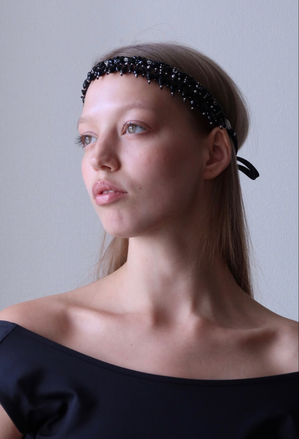 Ободок-чокер с черными каплями