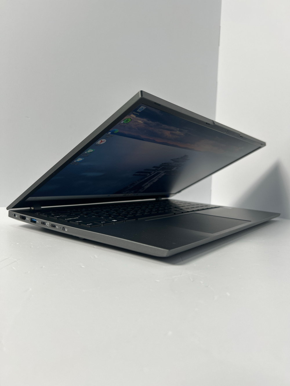 Ноутбук Machcreator Cosmos R17 (JJ00GG00GRU) 17.3"/AMD Ryzen 5 7430U/RAM 16GB/SSD 512GB/AMD Radeon Graphics/1920x1080/IPS 120Hz/Win11/Подсветка кл-ры: LED/Серый Состояние: B1