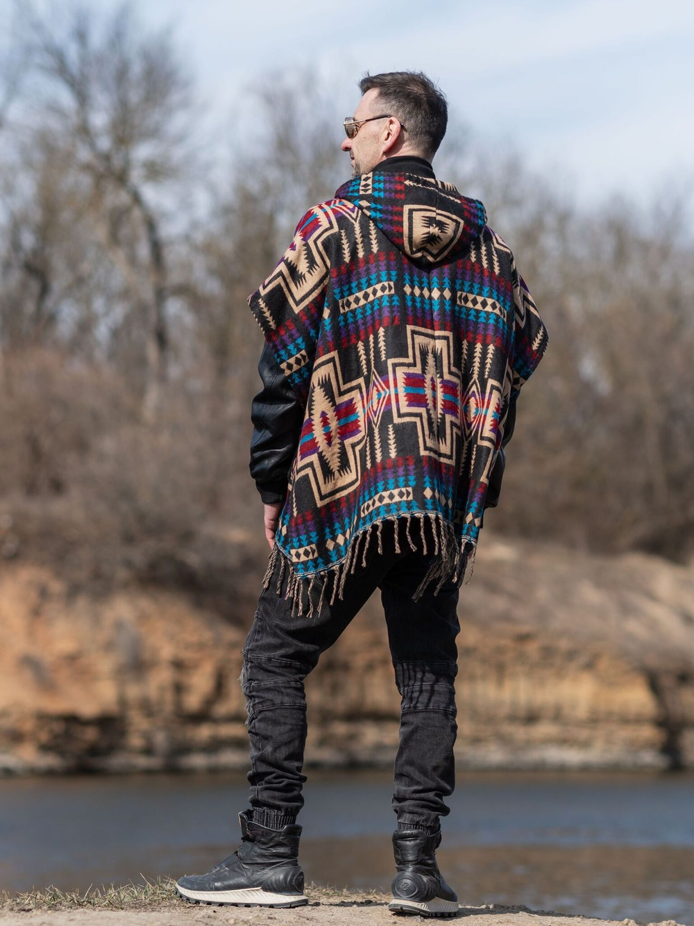 Пончо шерстяное с орнаментом