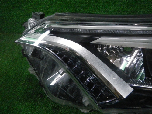 Фара левая Toyota Rav 4 CA40 (2015-2019) LED
