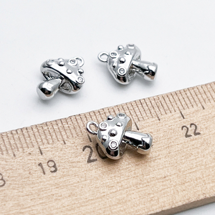 Подвеска Гриб, цвет серебро (родий), фианиты, размер 13*10 мм, цена за 1 шт