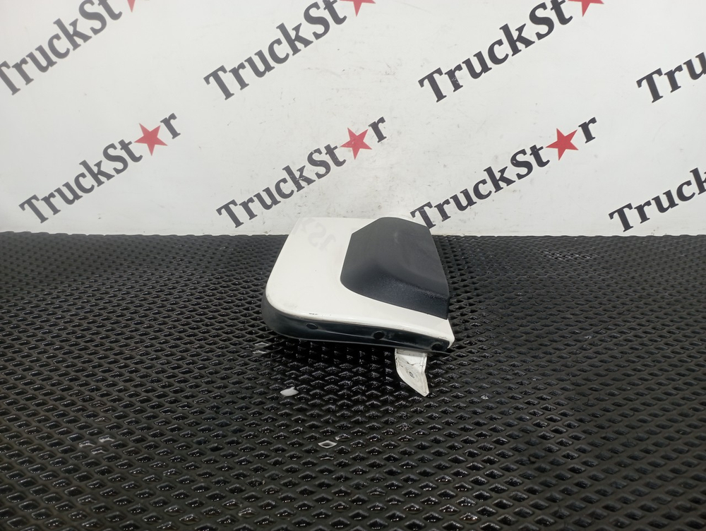 Накладка стойки лобового стекла наружная левая