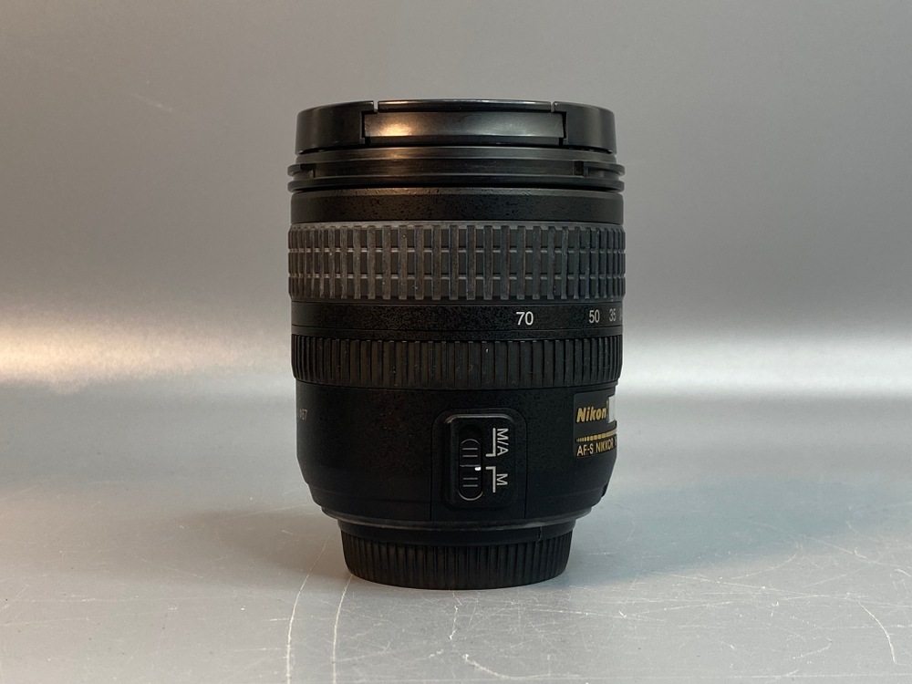 Nikon 18-70mm 3.5-4.5G царапка на передней линзе