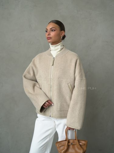 Бежевый шерстяной бомбер на молнии