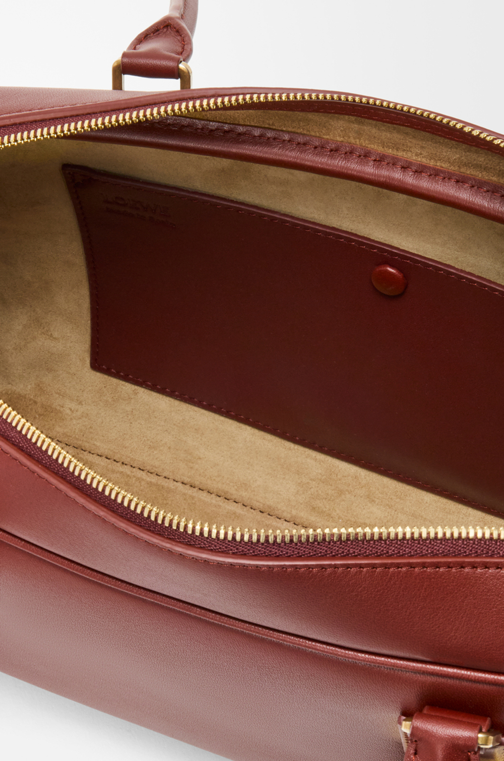 Loewe Укороченная сумка Amazona 31 из блестящей телячьей кожи, красное дерево