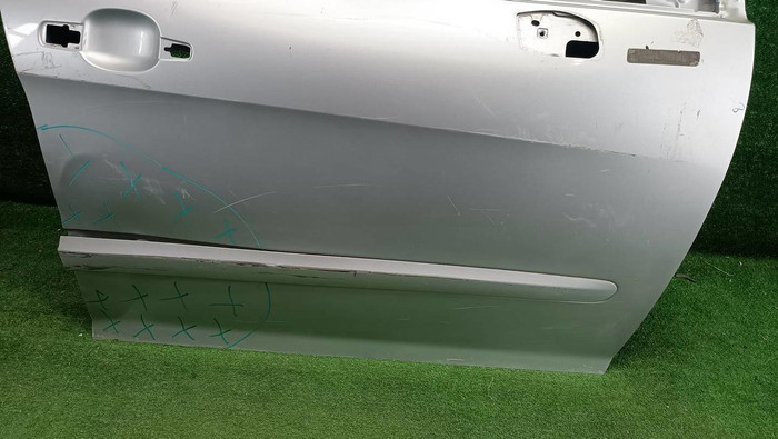 Дверь передняя правая Peugeot 308 1 (2007-2015)