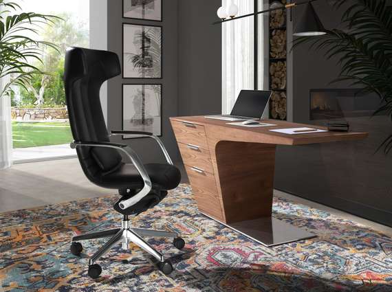 Офисное поворотное кресло 4215 из экокожи черного цвета