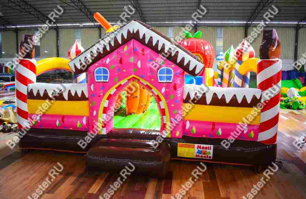 Коммерческий надувной батут "Десертный дом", 12*6*4,5 м.