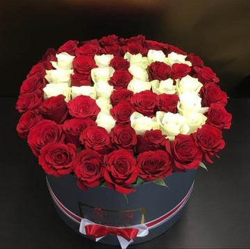 Коробка с розами 45 лет (Кения 60 см)