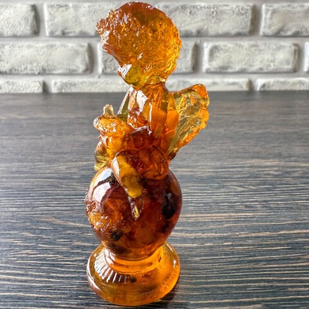 Ангел с голубем