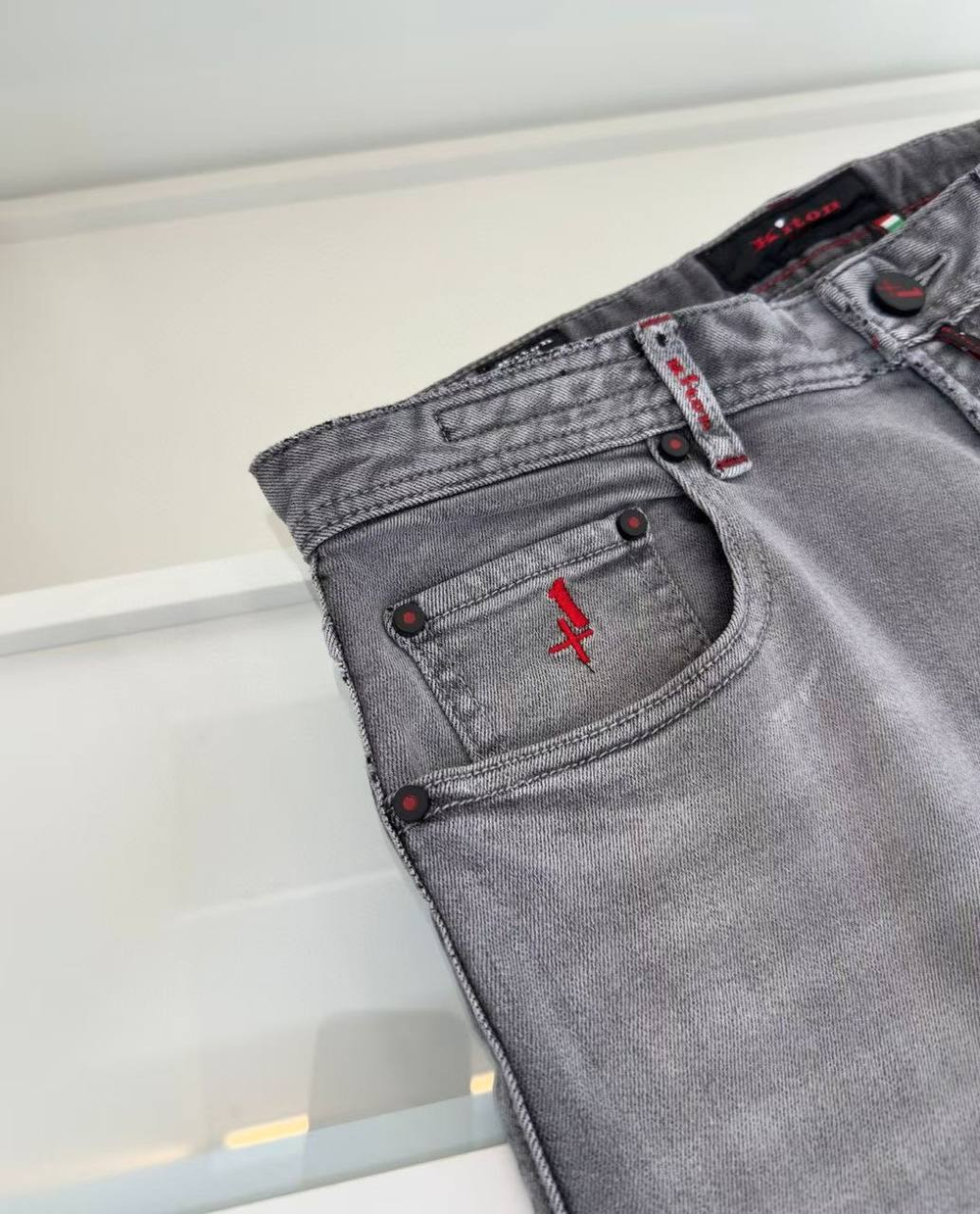 Джинсы Kiton