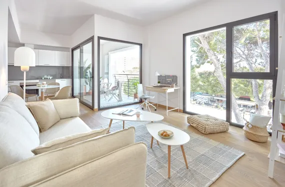 Диван-кровать Tanit белый с ножками из массива бука с натуральной отделкой 210 см