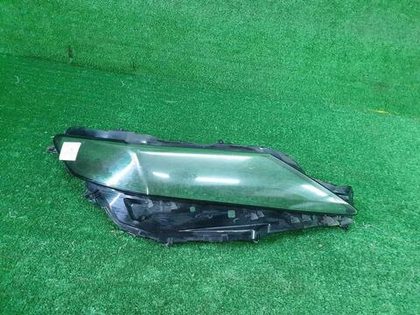 Стекло фары правое Toyota Camry xv70 (2017-н.в.)