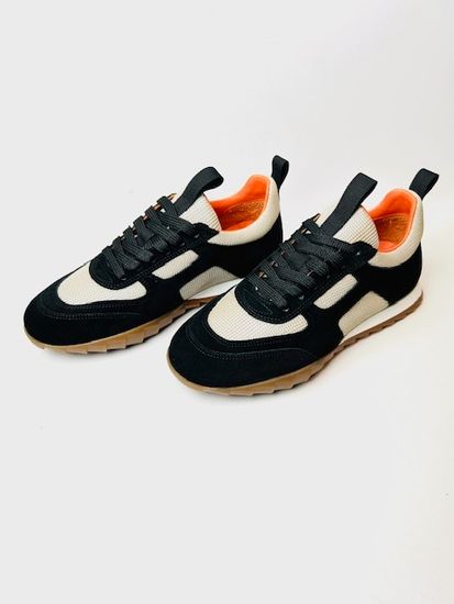 Кроссовки женские