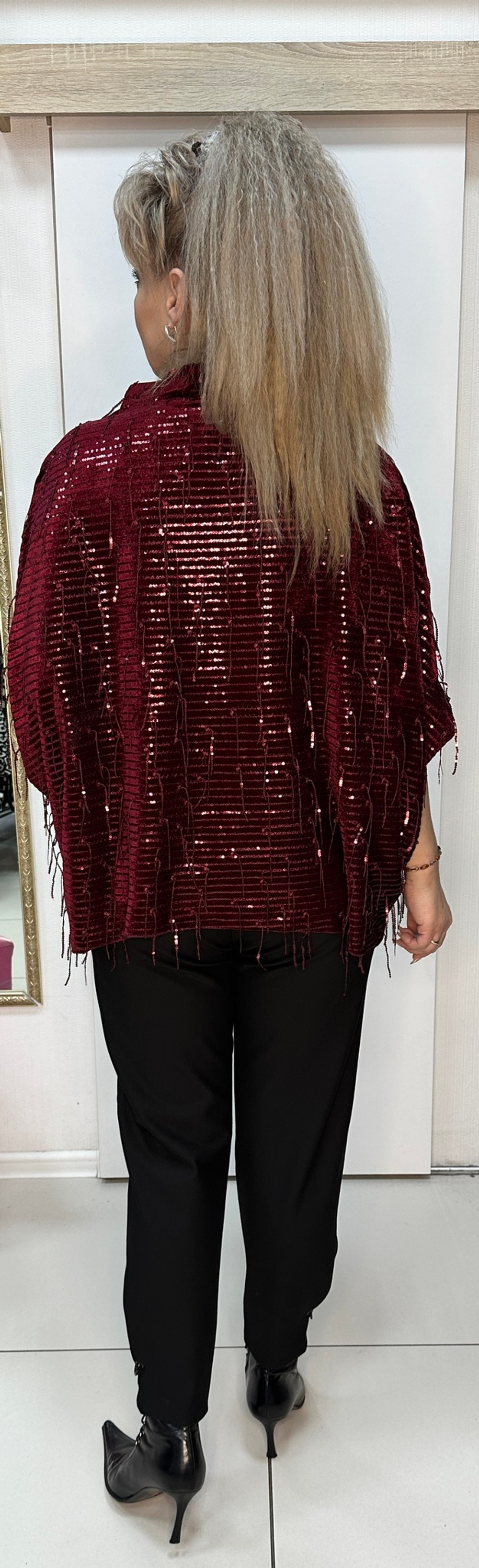 Нарядный бордовый блузон-туника с блестящими пайетками