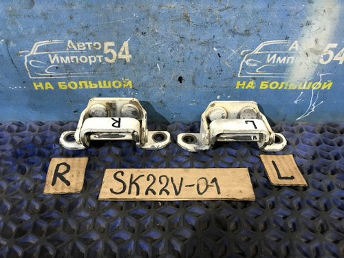 Петля багажника MAZDA BONGO 2002