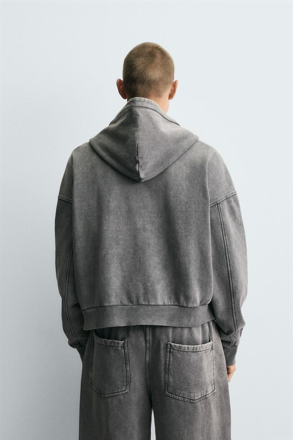 ZARA ТОЛСТОВКА С ЭФФЕКТОМ ПОТЕРТОСТИ С МОЛНИЕЙ, СЕРОВАТЫЙ