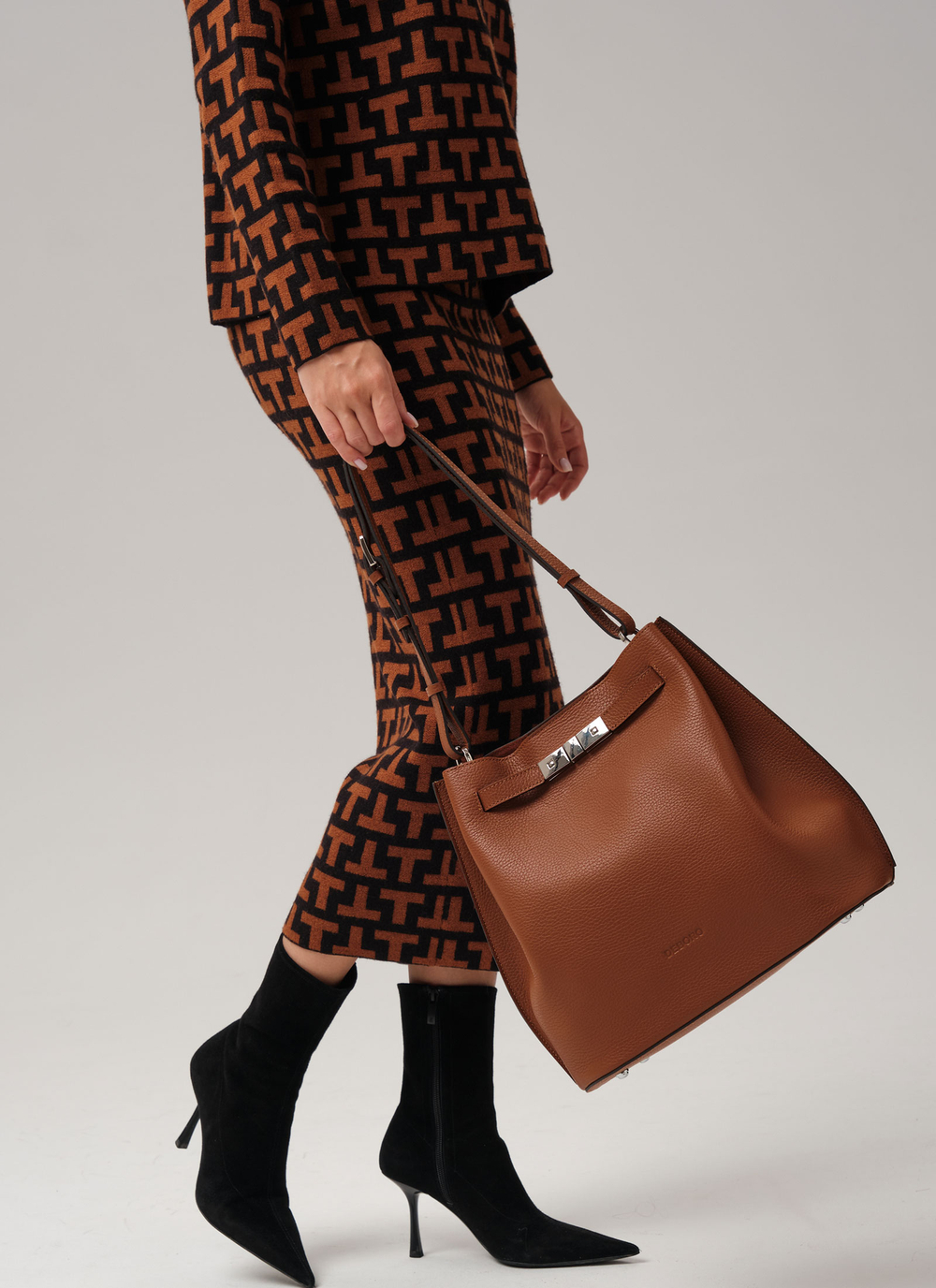 Кожаная сумка Deboro 31342 фундук